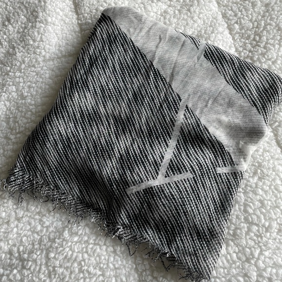 Armani Exchange scarf - Picture 4 of 4